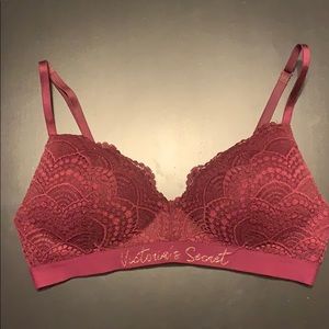 Victoria’s Secret Lined No wire Bra